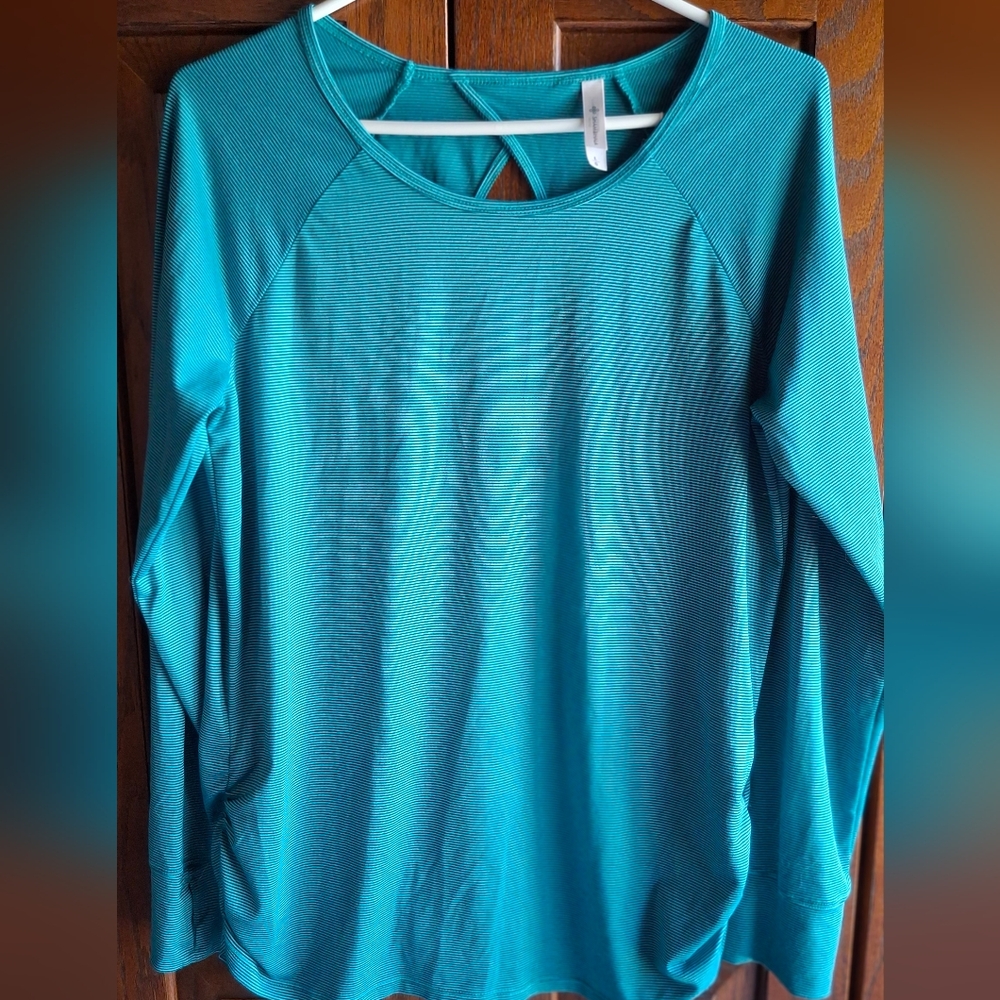 Athletic Top - Picture 4 of 9